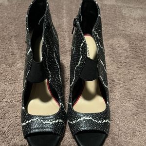 New Ladies black/tan casual dress shoes size 7.5